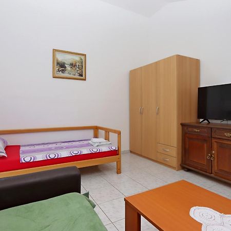 Apartments And Rooms With Parking Space Selce, Crikvenica - 2362 Szoba fotó